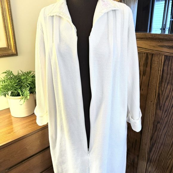 Miss Elaine VTG Robe Wms Sz L White Waffle Knit w/Embroidered Collar Front Zip - Picture 7 of 11